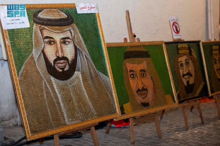  السعودية.. فن الرسم بالعملات يجذب زوار «جدة التاريخية»